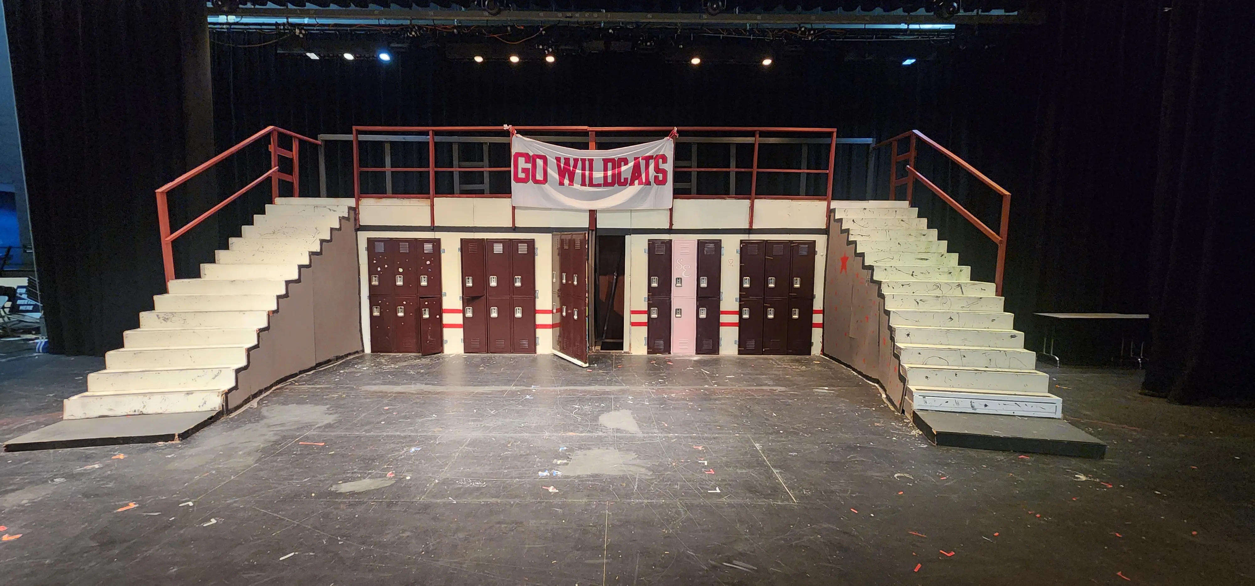 High School Musical on Stage! Slide 2